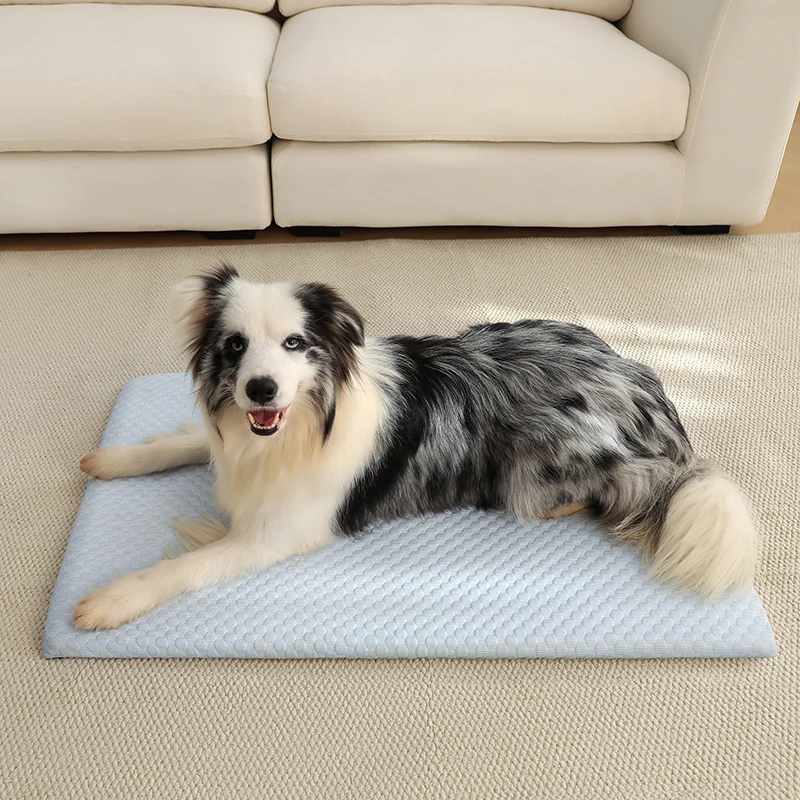 Atmungsaktive Kühlmatte für Hunde und Katzen aus Polyester – Ansicht 4 Atmungsaktive Kühlmatte für Hunde und Katzen aus Polyester – Ansicht 4
