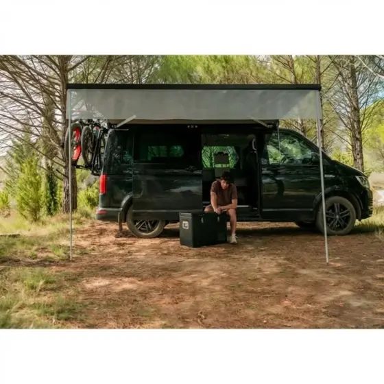 Seiten-Sonnenschutz für Wohnmobil- und Wohnwagenmarkisen mit 6 mm Keder Seiten-Sonnenschutz für Wohnmobil- und Wohnwagenmarkisen mit 6 mm Keder